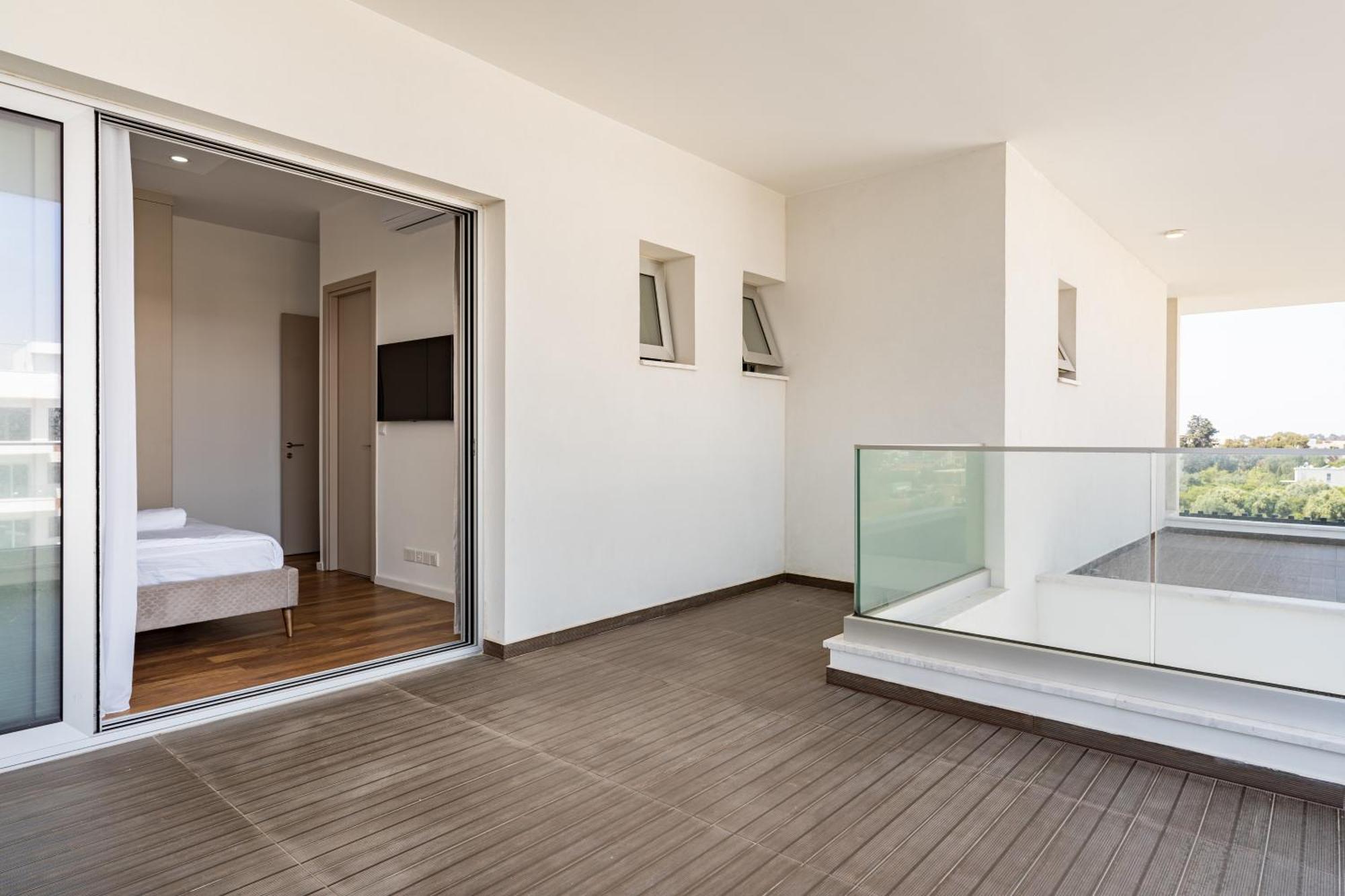 Yamas Urban Living Zakaki Pool Penthouses & Apartments Limasol Dış mekan fotoğraf