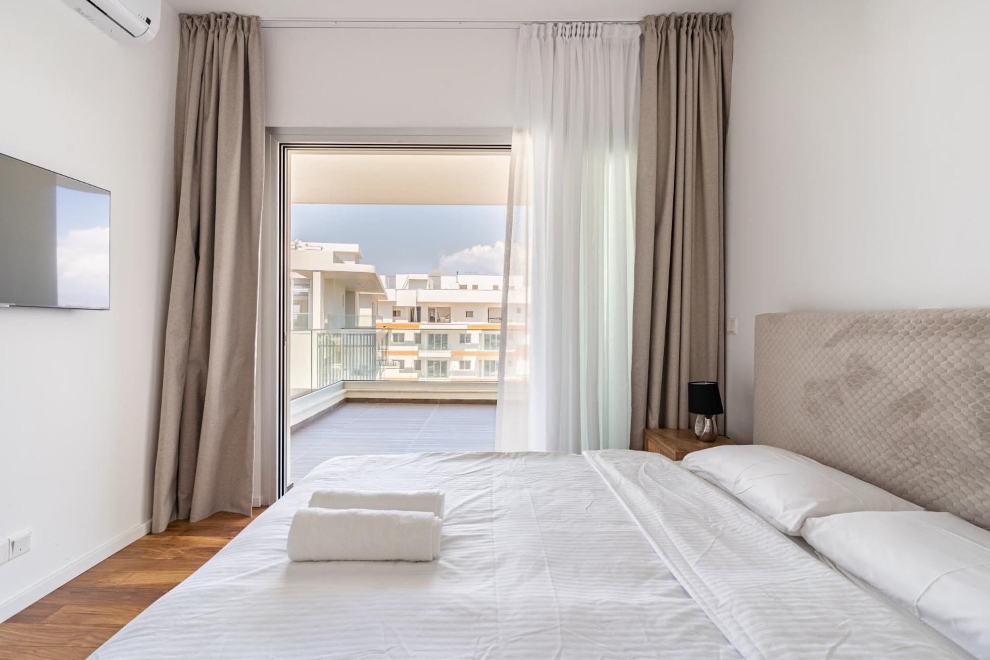 Yamas Urban Living Zakaki Pool Penthouses & Apartments Limasol Dış mekan fotoğraf