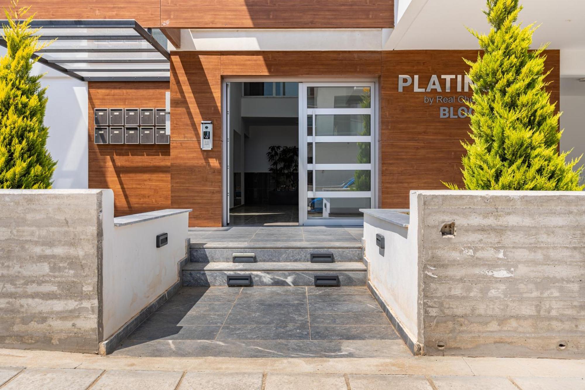 Yamas Urban Living Zakaki Pool Penthouses & Apartments Limasol Dış mekan fotoğraf