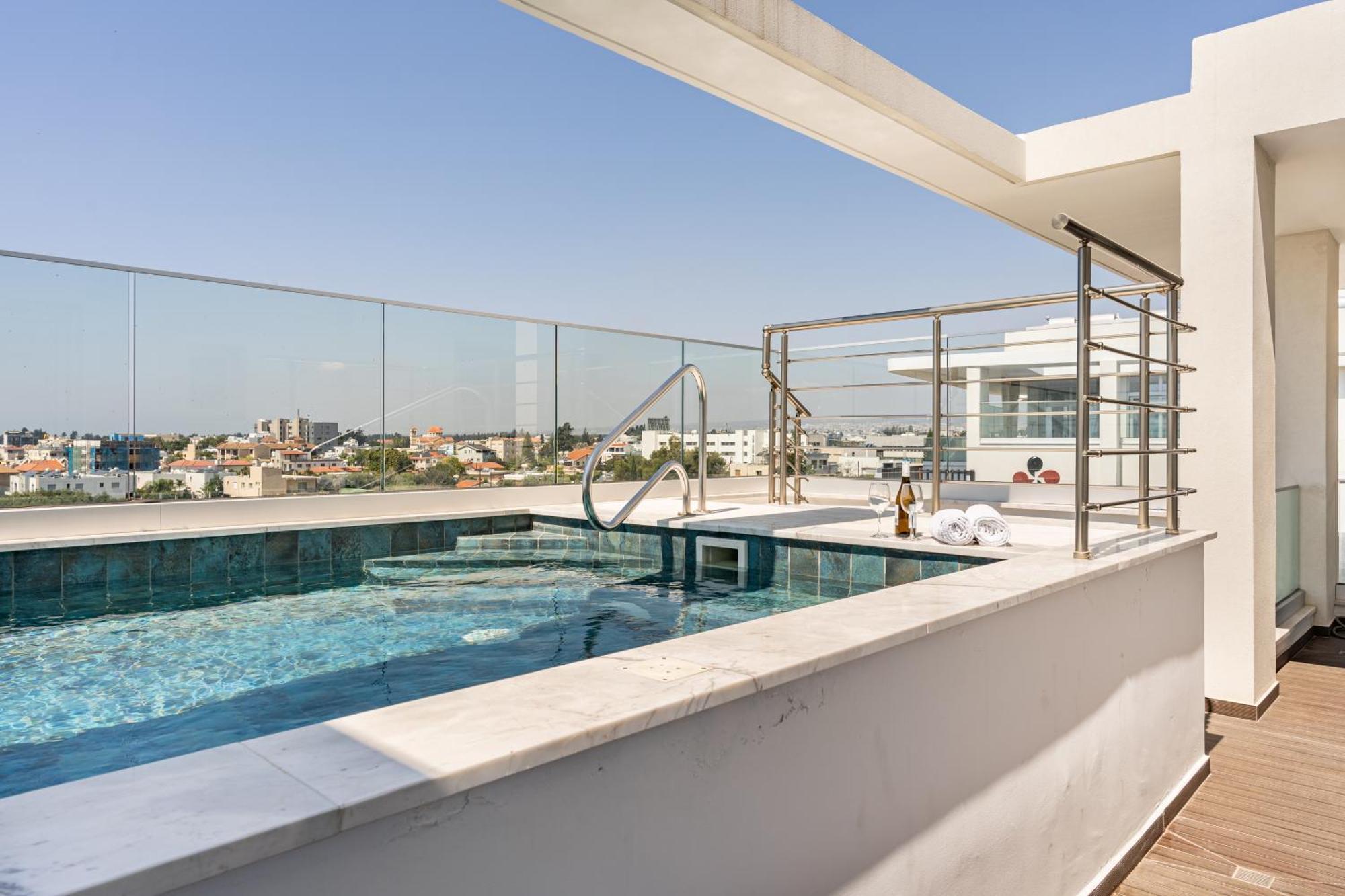 Yamas Urban Living Zakaki Pool Penthouses & Apartments Limasol Dış mekan fotoğraf