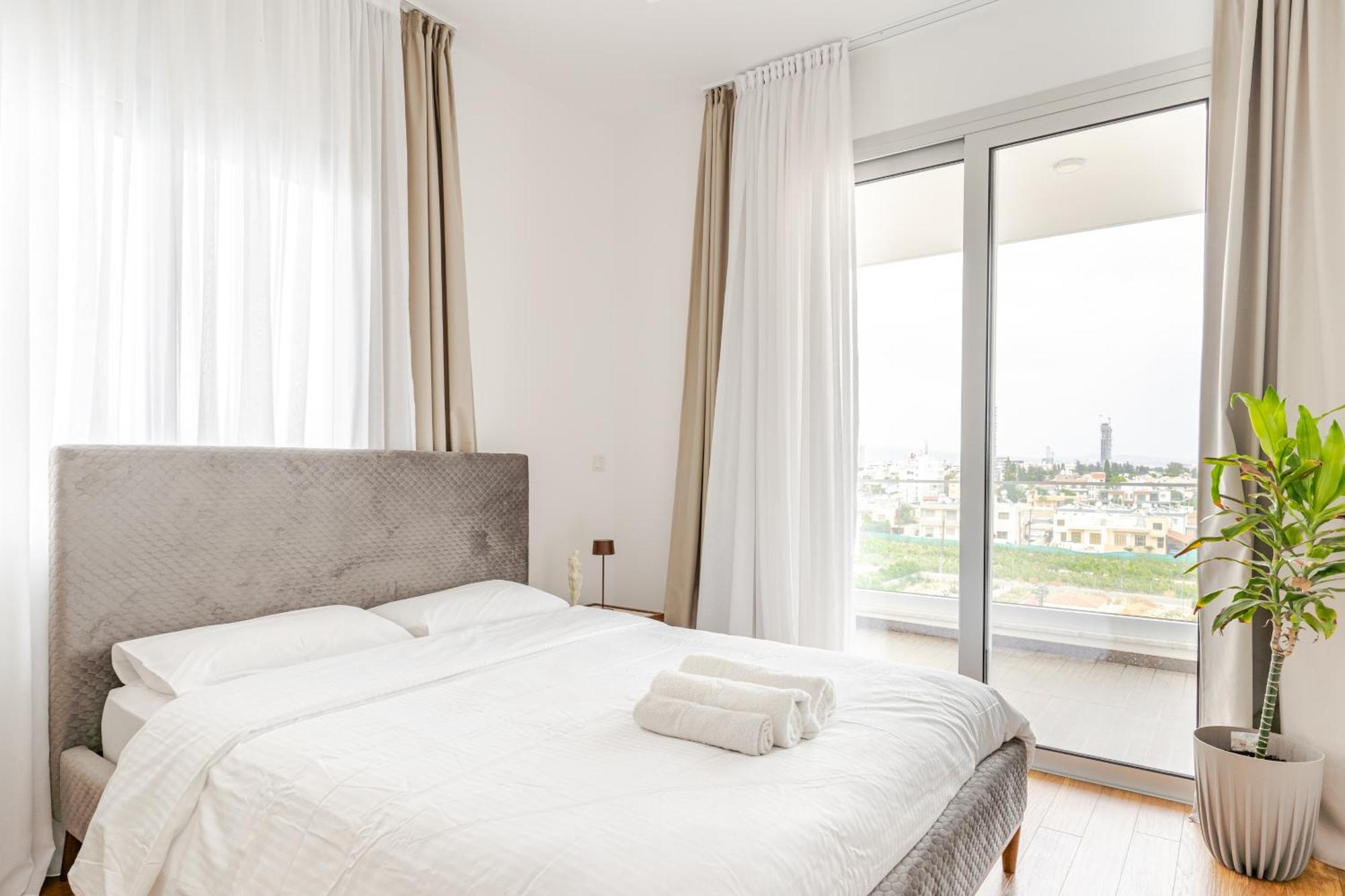Yamas Urban Living Zakaki Pool Penthouses & Apartments Limasol Dış mekan fotoğraf